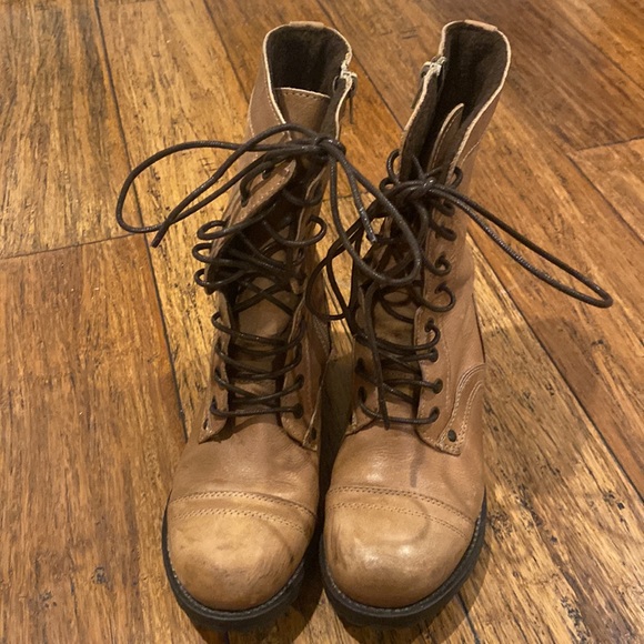 Aldo Shoes - Women’s Tan lace up boots